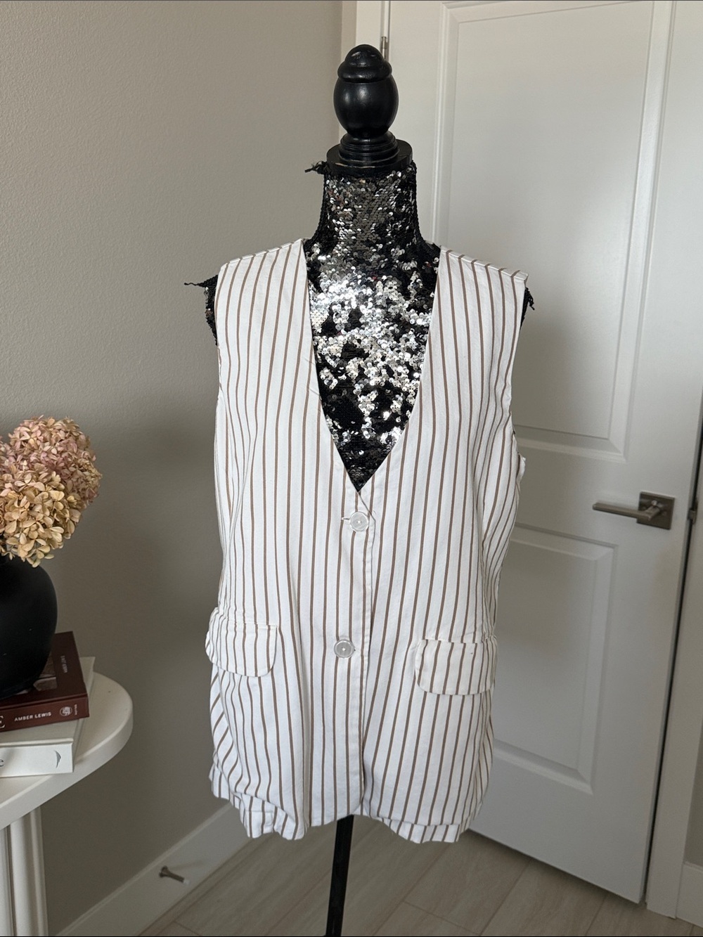 dip White and Brown Striped Sleeveless Vest